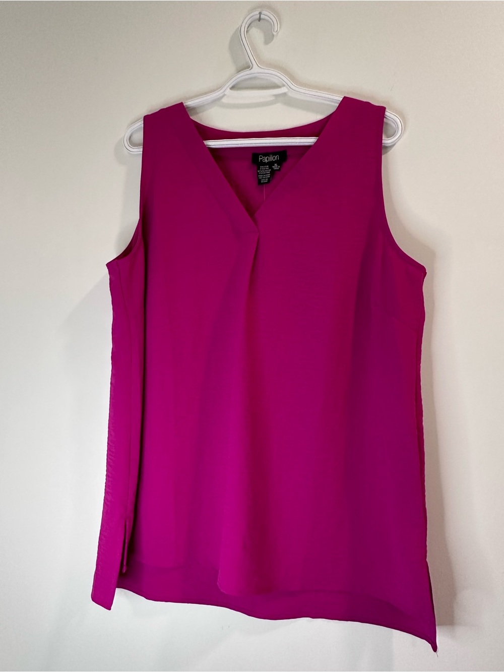 Papillon Blanc Women's Magenta V-Neck Sleeveless Camisole